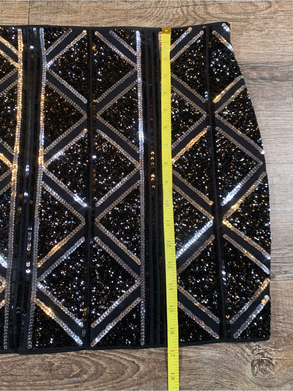 Express Black Sequined Mini Skirt Size M NWOT - Picture 3 of 8
